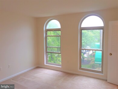 30 Canterbury Square unit 301, Alexandria, VA 22304 - photo 5