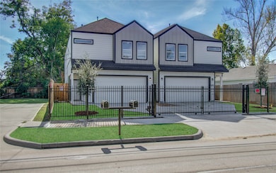 835 S Victory Dr, Houston, TX 77088 - photo 3