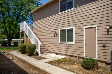 632/634 Valley Heart Ln, Central Point, OR 97502 - photo 6