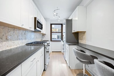 The Lex 54 unit 8K, New York, NY 10022 - photo 5