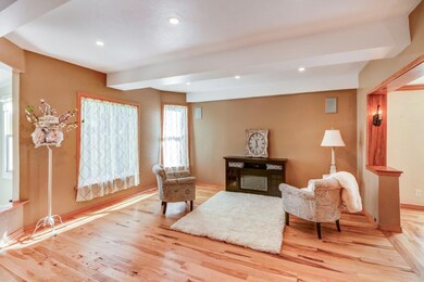 7 Living Room 2