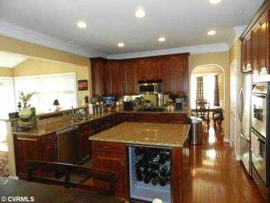 Kitchen - Upgraded appliances, including gas stove