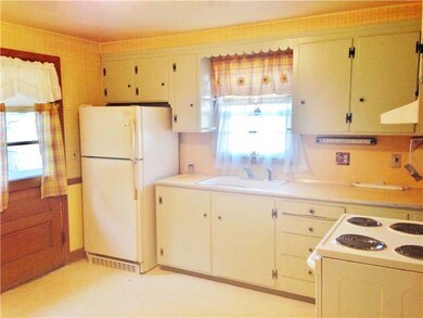 8 Manning Terrace, Newport, RI 02840 - photo 6