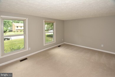 16023 Fairway Dr, Dumfries, VA 22025 - photo 4