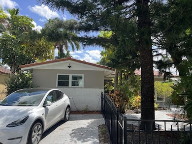 1042 Tyler St, Hollywood, FL 33019 - photo 2