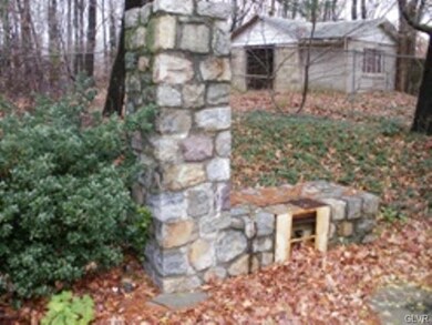 935 N Garibaldi Ave, Bangor, PA 18013 - photo 3