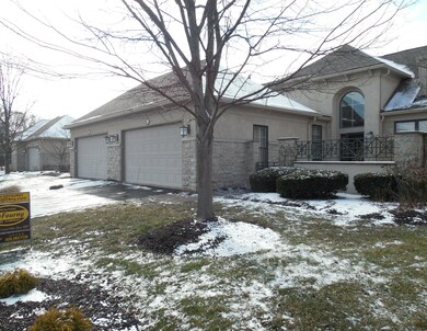 4913 - Frt with Front Lawn
