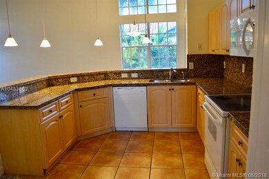 NICE KITCHEN WITH GRANITE COUNTERTOPS