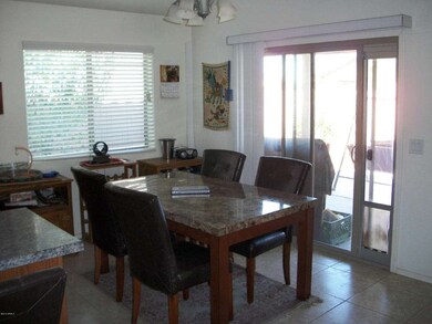 EAT-IN KITCHEN