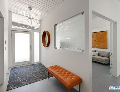 Foyer-Formal Entry