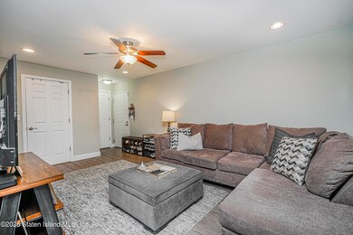 170 Devon Loop unit 3, Staten Island, NY 10314 - photo 5