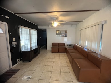 553 Falcon Ave, Lakeland, FL 33815 - photo 2