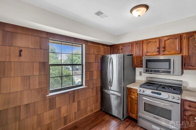 2004 Woodbridge Commons Way, Iselin, NJ 08830 - photo 3