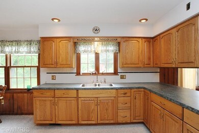 2471 Knapp St NE, Grand Rapids, MI 49505 - photo 6