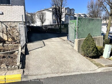 246 Skyline Dr, Staten Island, NY 10304 - photo 3