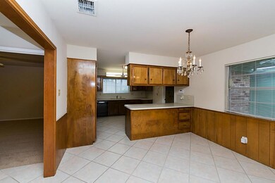 Large Breakfast room has new paint