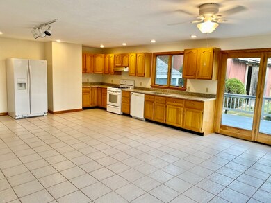 91 Crane Ave S, Taunton, MA 02780 - photo 2