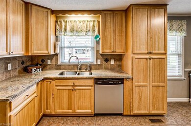 383 Kimberly Dr, Asheboro, NC 27205 - photo 6