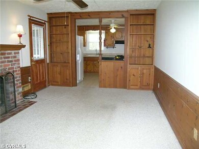 Den/Family/Great Room - Family Room with builtins and gas fireplace