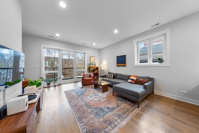 2150 W Foster Ave unit 2, Chicago, IL 60625 - photo 3