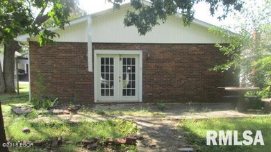 720 W Poplar St, Harrisburg, IL 62946 - photo 3