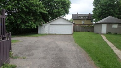 Detached Garage