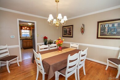Formal Dining offering finish mouldings, bright su