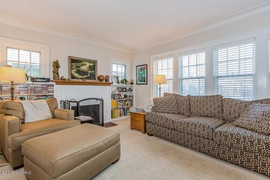 003-Living_Room-1345102-mls