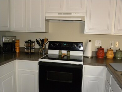 8502 Grand Neptune Dr unit 1901, Louisville, KY 40228 - photo 3