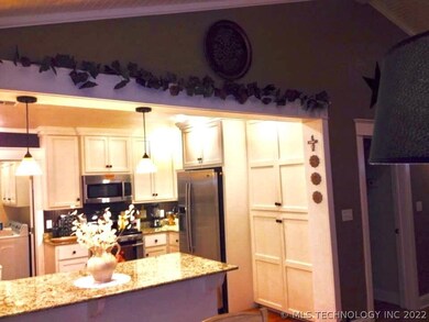 817 N Choctaw Ave, Claremore, OK 74017 - photo 5