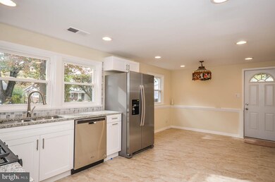 7406 Longbranch Dr, New Carrollton, MD 20784 - photo 5