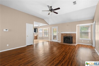 303 W Blancas Dr, Copperas Cove, TX 76522 - photo 3