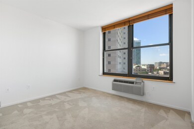 102 Christopher Columbus Dr unit 901, Jersey City, NJ 07302 - photo 4