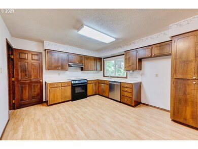 9755 SW 135th Ave, Beaverton, OR 97008 - photo 5