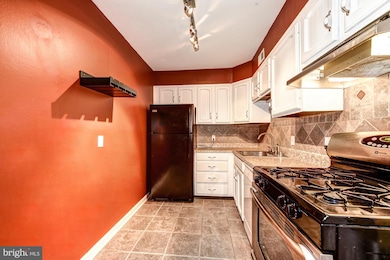 10300 Westlake Dr, Bethesda, MD 20817 - photo 2