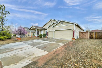 Large side yard n the front