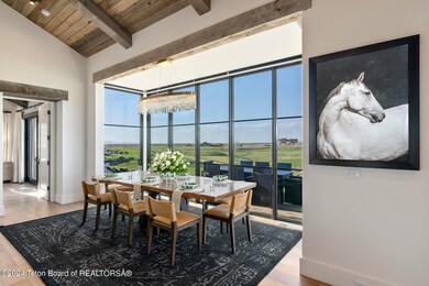6 Dining Area