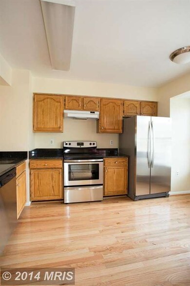 6327 Mary Todd Ct, Centreville, VA 20121 - photo 5