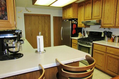 6-Kitchen (another view)
