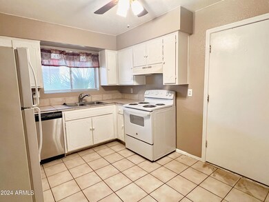 624 E Marilyn Ave unit 3, Mesa, AZ 85204 - photo 5