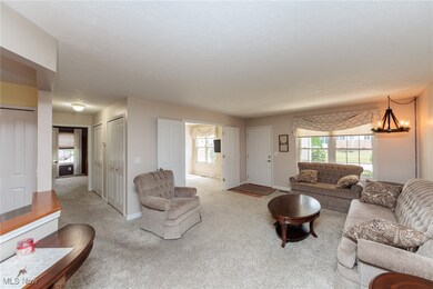 23271 Grist Mill Ct unit 1, Olmsted Falls, OH 44138 - photo 3