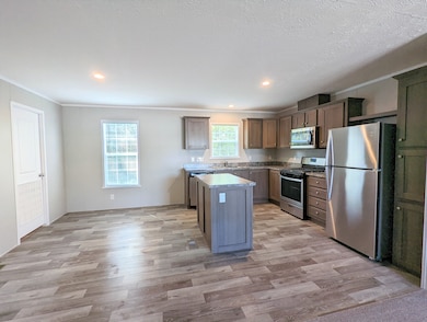 647 Oregon unit 647, Belleville, MI 48111 - photo 3