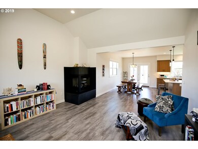 913 Hamilton St, Springfield, OR 97477 - photo 5