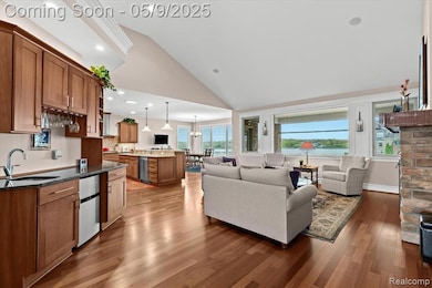 Open flowing floor plan.