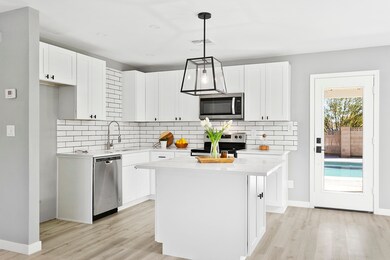 12827N30th007
