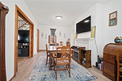 Dining area with a little offset makes this a grea
