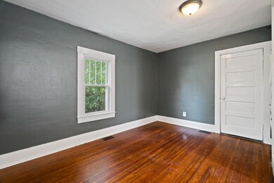 ROOM 2 - ALSO WITH CLOSET