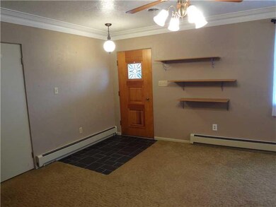 Entry/Foyer.