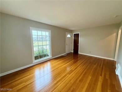 1055 Whittier Ave, Akron, OH 44320 - photo 3