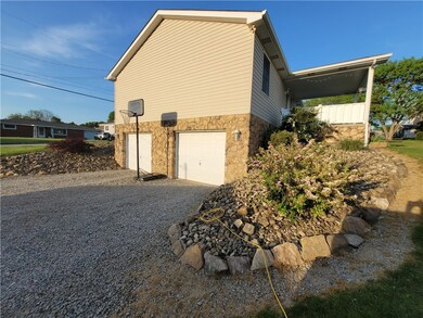 1023 Saint Clair St, Latrobe, PA 15650 - photo 3